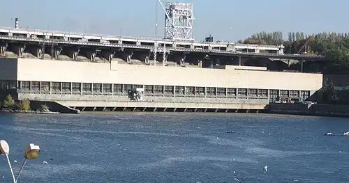 Presa del Dniéper (DneproGES) (1927–32) de Víktor Vesnín y Nikolái Kolli