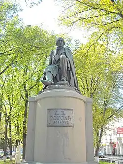 Monumento a Gogol en Poltava.