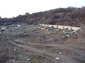 Ruinas con la Cruz del Memorial 2015