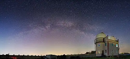 Cielo nocturno en el observatorio.