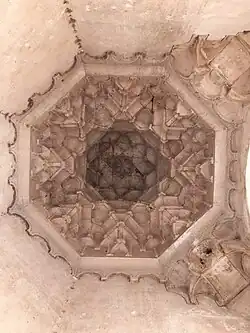 Pequeña cúpula de mocárabe dentro del mihrab de la Mezquita de Tinmel (mediados del siglo XII)