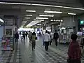 東急駅舎内(改札外)(2004年11月) - 奥が小田急駅舎となる