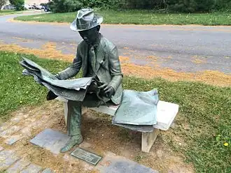 El lector de periódicos de John Seward Johnson II (1975).