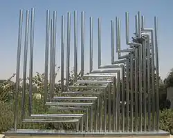 Yaacov Agam, Dieciocho niveles, escultura metálica, 1971. Museo de Israel, Jerusalén.