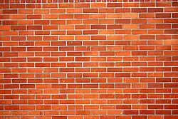 El color rojo ladrillo de una pared de ladrillos