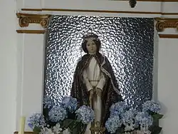 Virgen de Fuentes Claras en el interior de la ermita