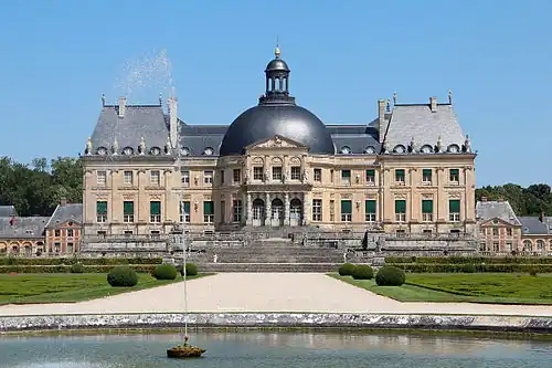 Château de Vaux-le-Vicomte (1656-1661), cerca de Paris, de Louis Le Vau y André Le Nôtre