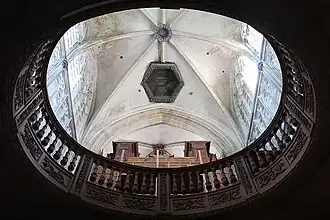 Abertura circular sobre el nártex