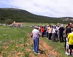 Detalle de la procesión de Pentecostés en la ermita de Santerón, Algarra (Cuenca), desde la «Mesa de la Virgen», año 2012.