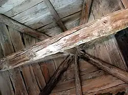 Detalle de la armadura de la cubierta de la torre en la iglesia parroquial de Arroyo Cerezo, Castielfabib (Valencia).
