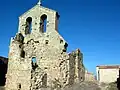 Vista frontal (occidental) de la iglesia de la Trinidad en Moya (Cuenca), con detalle de la espadaña, antes de su restauración.