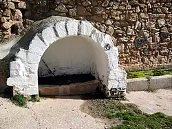 Detalle de arquitectura tradicional (venacular) en Puebla de San Miguel (Valencia), correspondiente a la fuente de Abajo, año 2003.