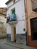 Construcciones tradicionales (vernaculares) en Torrebaja, con las fachadas enlucidas y jalbegadas, año 2003.
