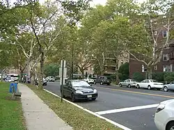 Edificios de apartamentos y paseo marítimo en North Bergen