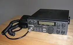 Uniden President HR2510A, una radio móvil de la banda de 10 metros.