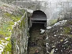 Salida del agua por debajo del molino