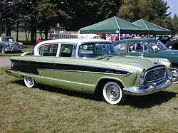 Nash Ambassador Custom 4-puertas sedán (1957)