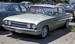 Buick Special DeLuxe 4-puertas sedán (1962)