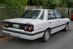 Nissan Skyline Ti sedán (1988 a 1990)