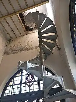 Escalera de caracol de madera de unos 200 años