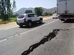 Efectos del terremoto del 27 de febrero de 2010 en la carretera.