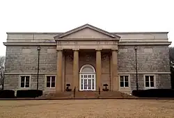 The Lyman Allyn Museum, New London, Connecticut (terminado en 1932).