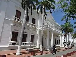 Palacio de Justicia, costado suroccidental