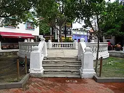 Rotonda en el costado nororiental