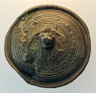 Escudo de bronce del siglo VIII o IX a. C.