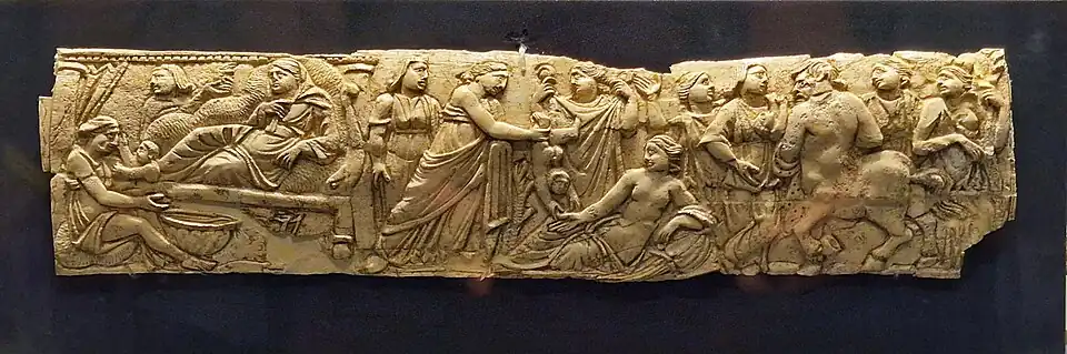 Tablilla de marfil con escenas mitológicas de la vida de Aquiles, del siglo IV.