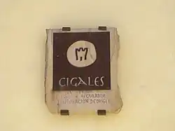 Emblema del Consejo Regulador en la fachada de la sede