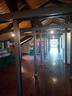 Segundo piso de la estación convertido en museo Del Puebloi y completamente restaurado en maderas y paredes.