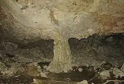 Cueva Negra (Cova Negra) en la sierra Falconera