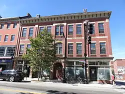 735–745 Westminster Street (Bloque Burrows)