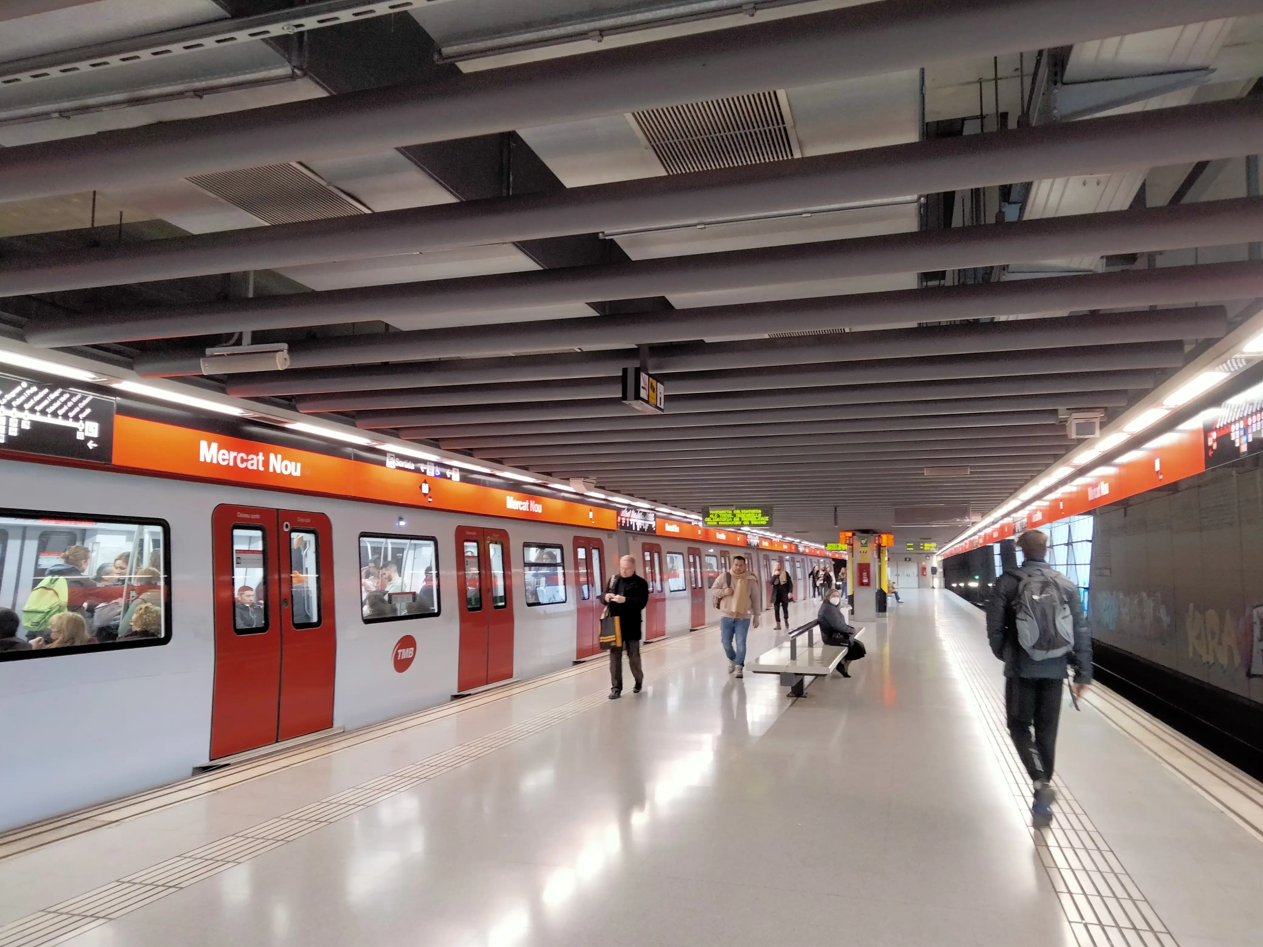 909 Estació de metro de Mercat Nou, L1 (Barcelona)
