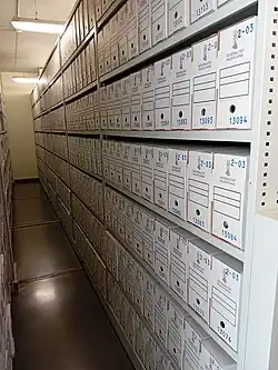 Vista del interior de las estanterías del depósito del Archivo Intermedio de Generalidad