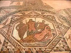 Mosaico romano con una representación de Dioniso y Ariadna