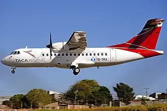 ATR 42-300 con matrícula TG-TRA con librea de TACA Regional
