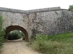 Acueducto de Abánades sobre el río Valdavia. Primer vano margen derecha