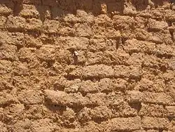 Material: adobe, empleado en algunas regiones de Castilla y León
