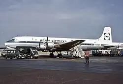 Douglas DC-6B de Adria Airways en el Aeropuerto Internacional Jonh F. Kennedy (1965)