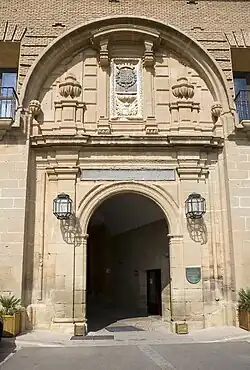 Puerta Palacio de los Comendadores.