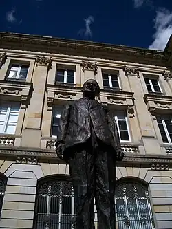 Estatua de Carlos Lleras Restrepo