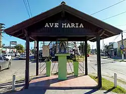 Altar a la Virgen de Luján, sobre la calle 932 entre A. R. Darío y Avenida Luján.