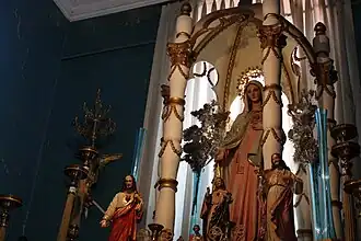 Altar en el oratorio de la Casa Dorada