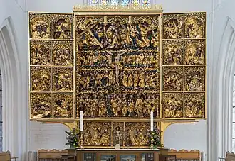 Fastuoso altar esculpido por Claus Berg.