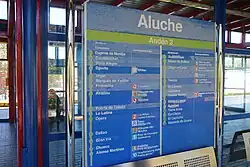 Panel de estaciones en la estación de Aluche