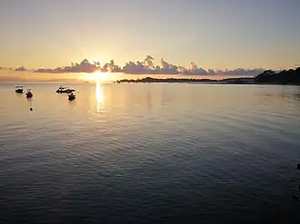 Foto de amanecer en el mar