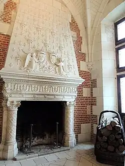 Chimenea de la salle du Conseil del "ala Carlos VIII" del Château de Blois (finales del siglo XV).