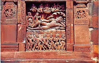 Relieve de Viṣṇu Anantasayin, templo de Dashavatara en Deogarh (siglo V).